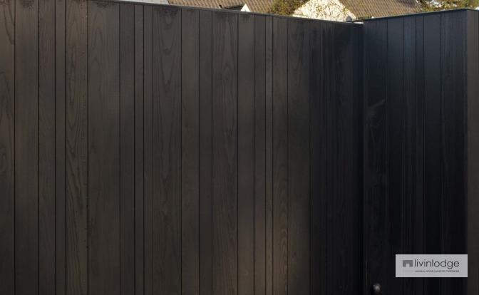Vertical gate cladding with black finish