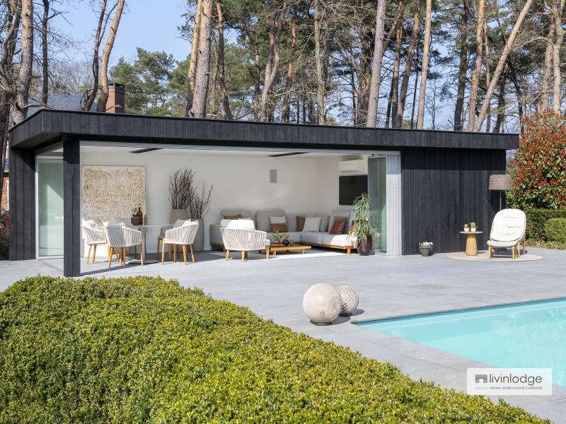 Moderne poolhouse voorzien van alle comfort