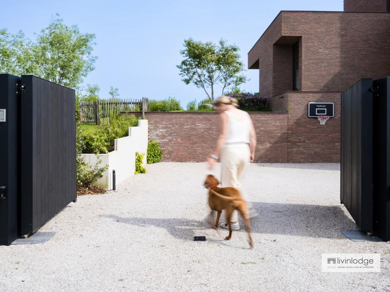 Swing gate in thermo ash treated with black oil to ensure privacy